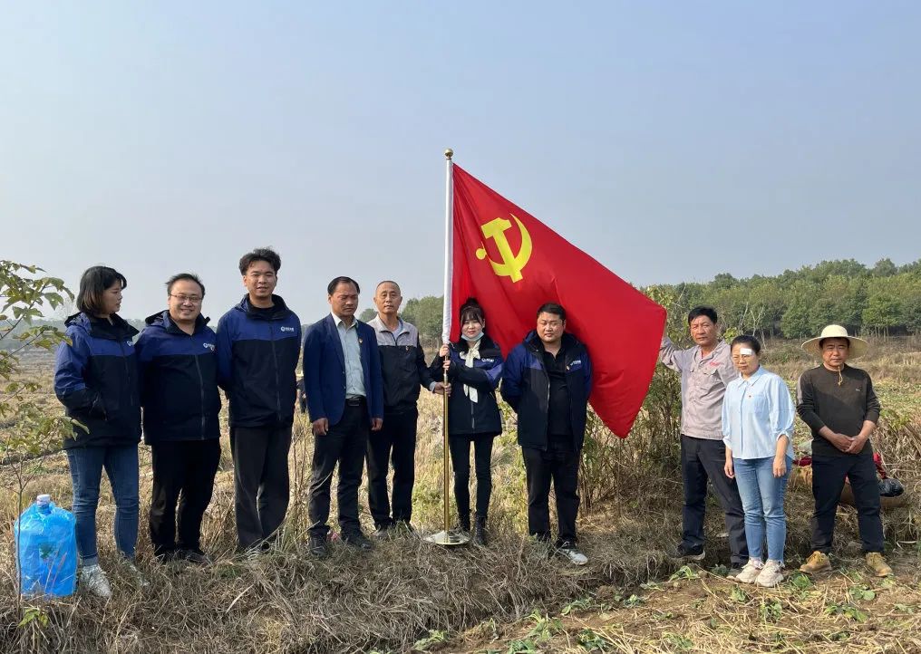 把主題黨日“搬”到田間地頭